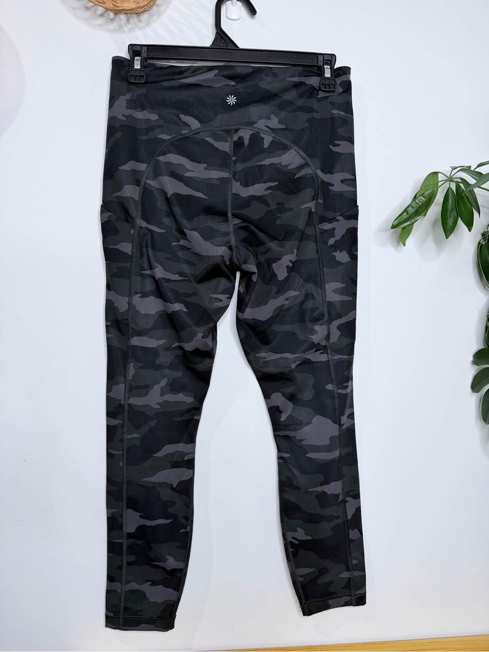 Athleta 7/8 Camo Tight Leggings Size M - Picture 3 of 8